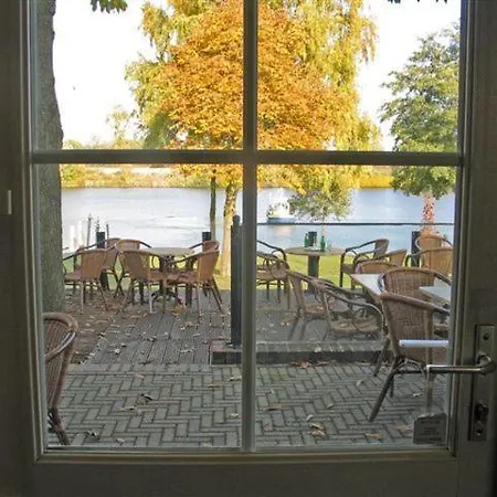 Veerhuys Tante Jet Mini-hôtel 3*
